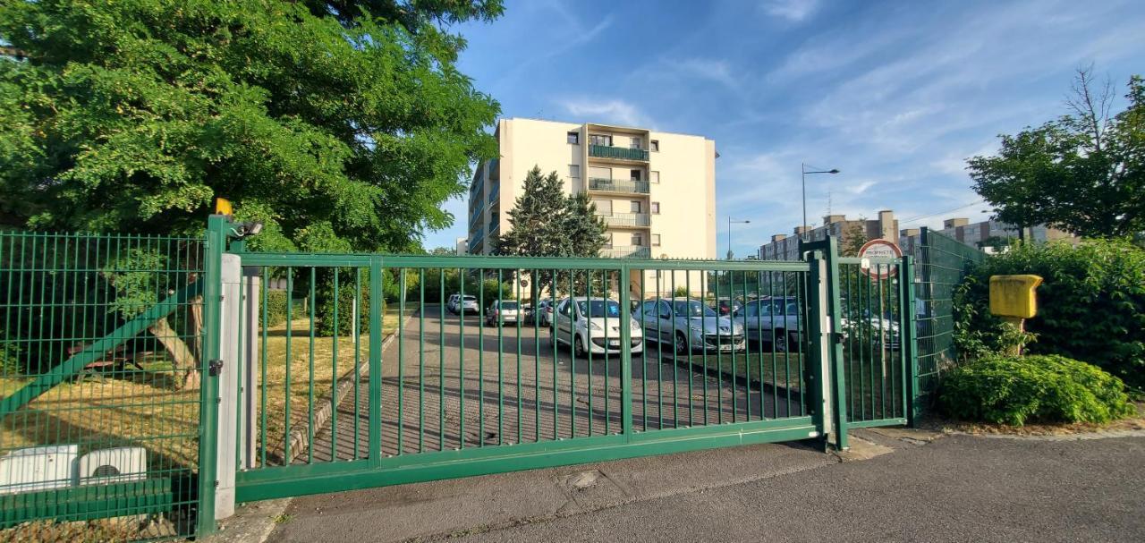 Studio Rdc Calme Avec Parking Ferme Pres Autoroute Et Tram C Mulhouse Bagian luar foto